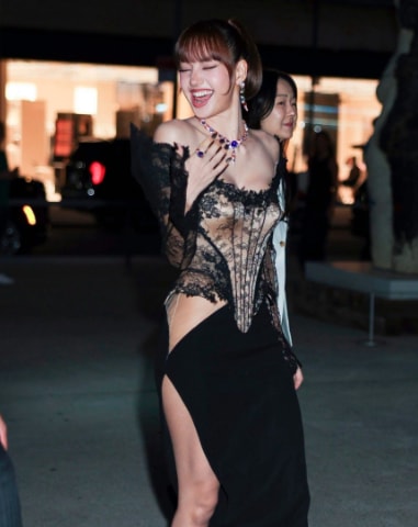 Lisa BLACKPINK New York Fashion Week (photo 2 of 2)