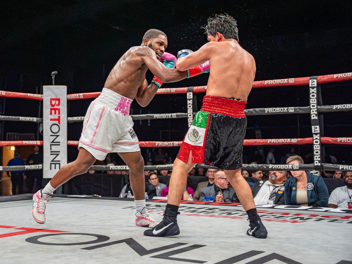 Justin Pauldo wins WBC Latino title (photo 2 of 4)