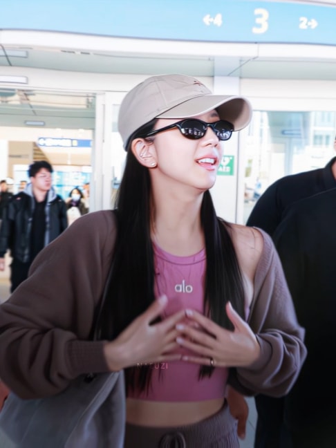 Jisoo airport departure edit
