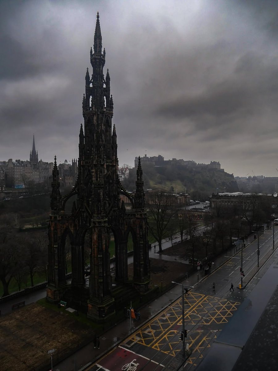 Edinburg Scotland rainy street (photo 3 of 4)