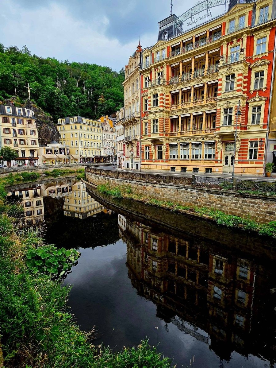 Karlovy Vary canal scene (photo 3 of 4)