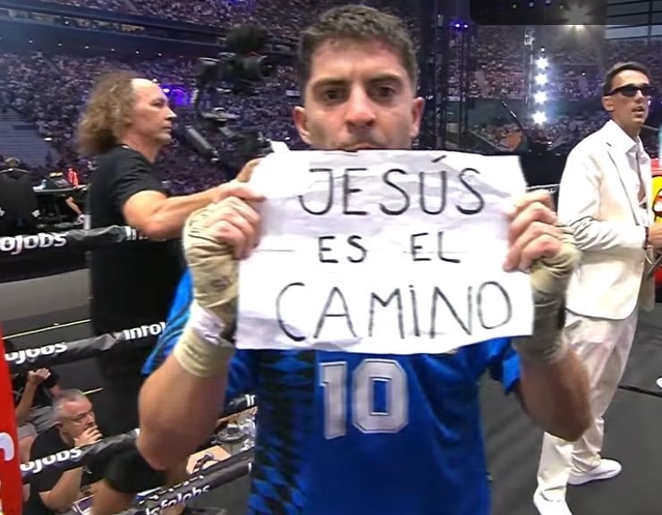 Argentina crying Messi jersey sign