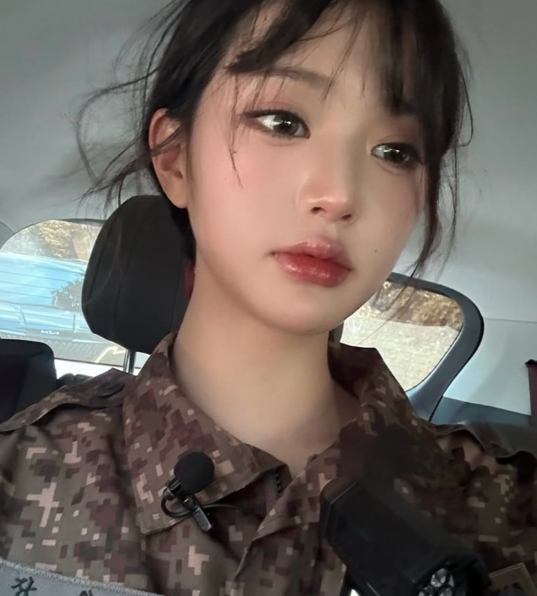 Wonyoung one year comparison (photo 2 of 2)