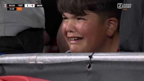 Young fan reaction during Tottenham vs Manchester United