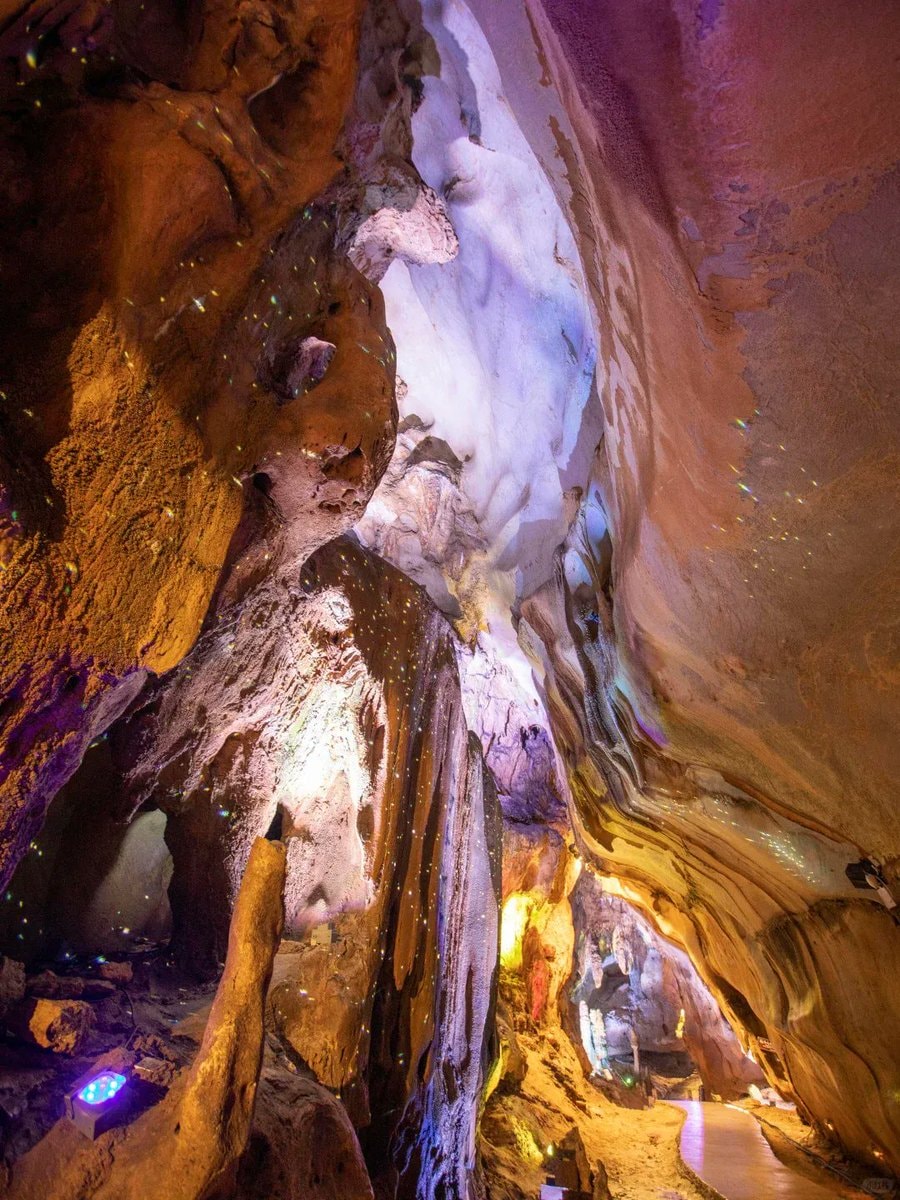 Lingyan Cave Jiangxi (photo 4 of 4)