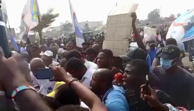 Martin Fayulu hit by projectile