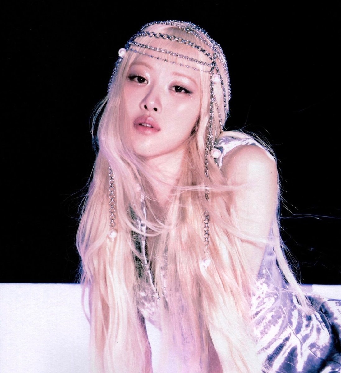 JENNIE ROSÉ US Pop Radio #1 (photo 2 of 2)