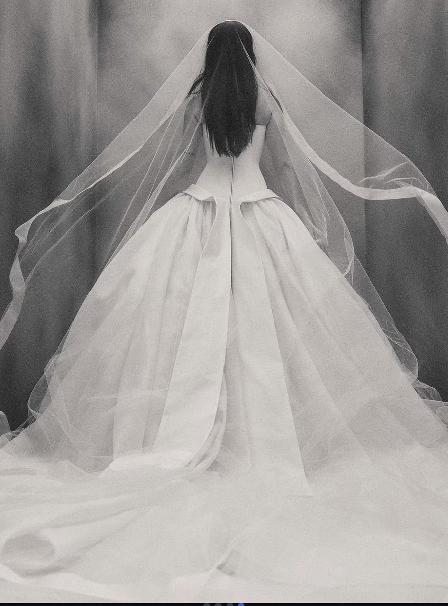 Juliette reveals her wedding dress (photo 2 of 2)