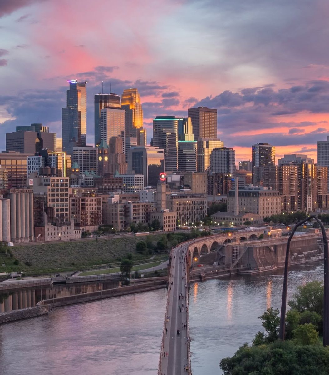 Minneapolis skyline sunset (photo 2 of 2)