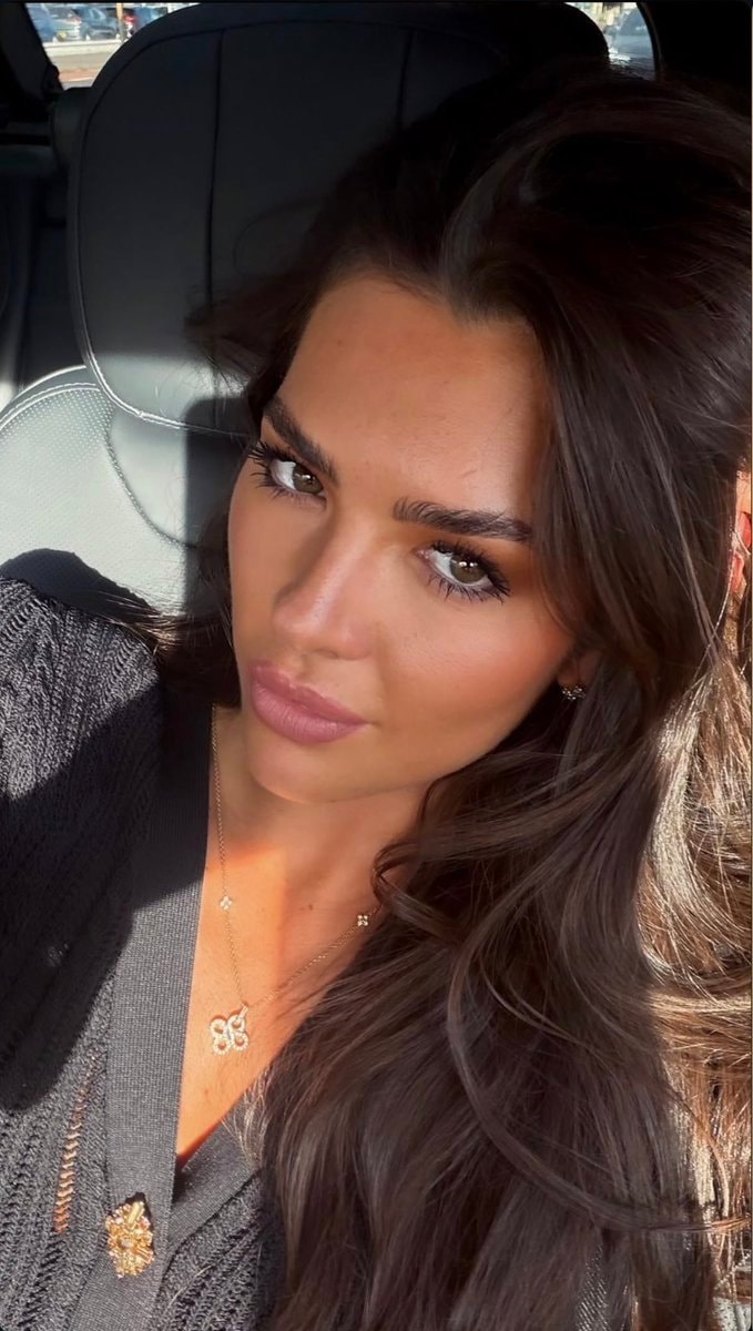 Gemma Owen selfie