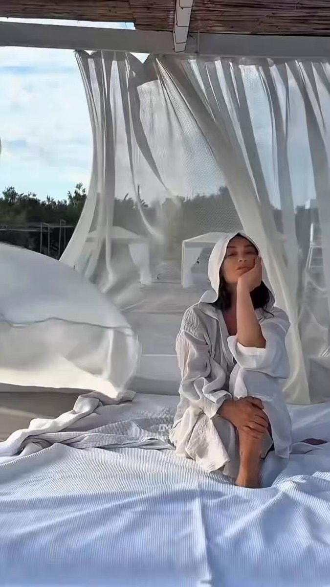 Hülya Avşar Kral Olsan music video