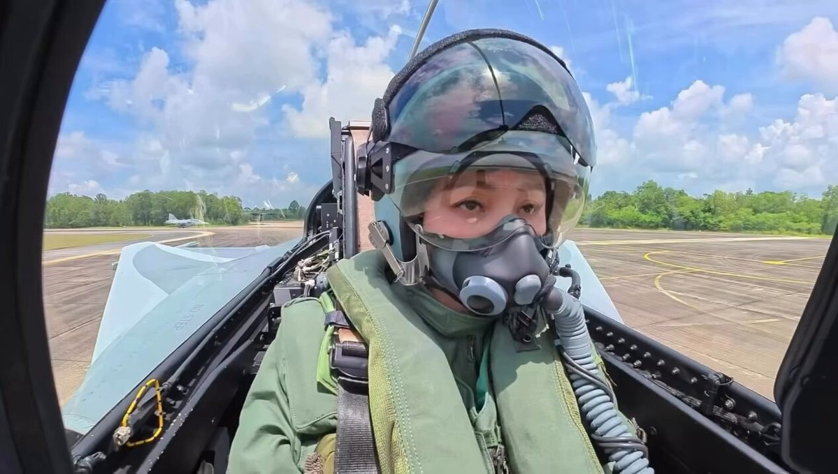 Queen of Thailand fighter jet