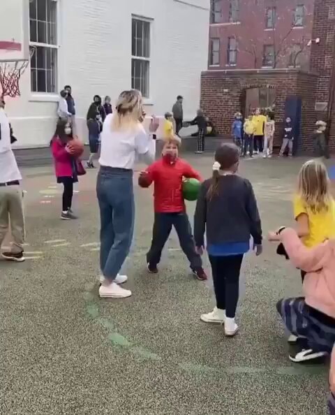 Third-grade teacher basketball shot promise