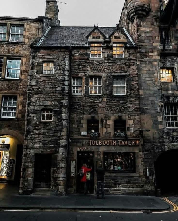 Edinburgh Scotland autumn (photo 2 of 4)