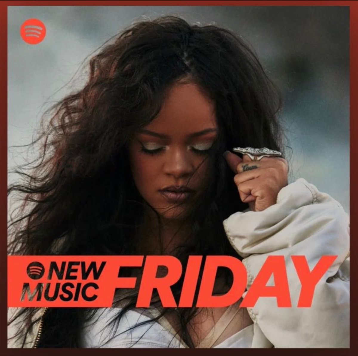 Rihanna four years anniversary moment (photo 3 of 4)