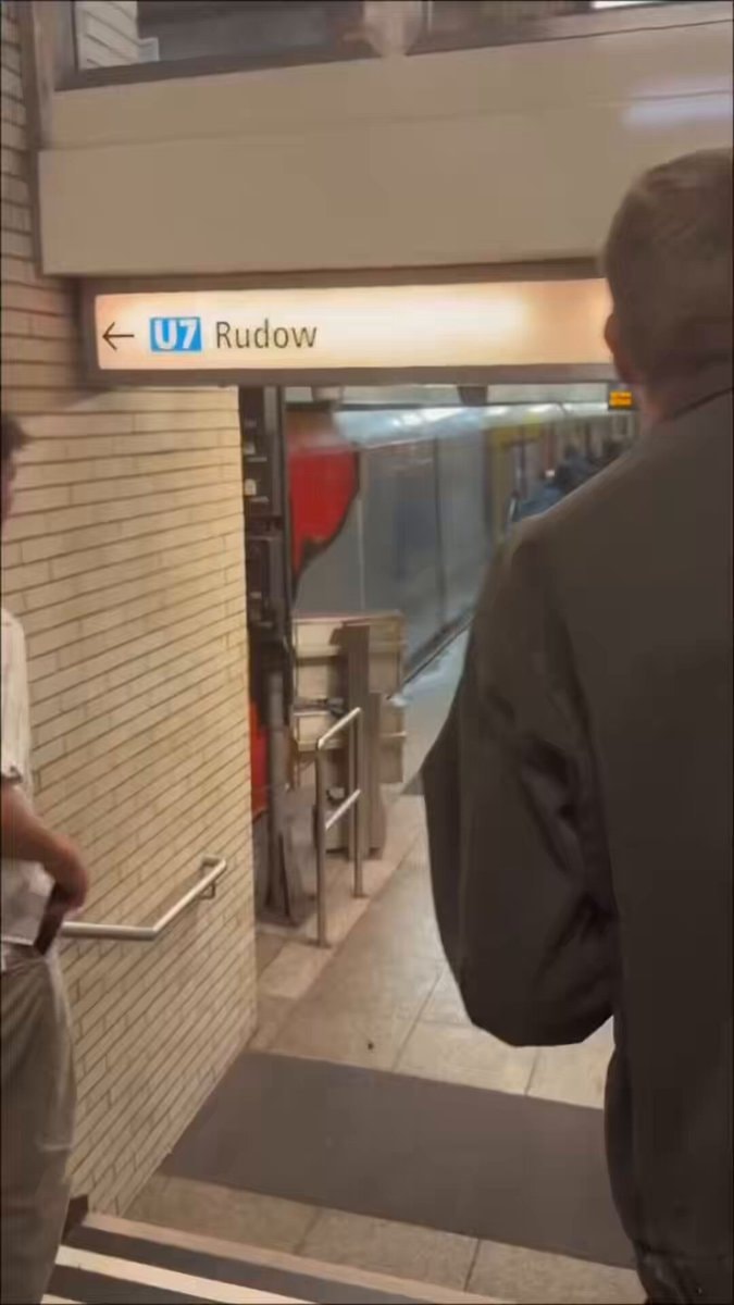 Berlin subway vandalism U7 Rudow