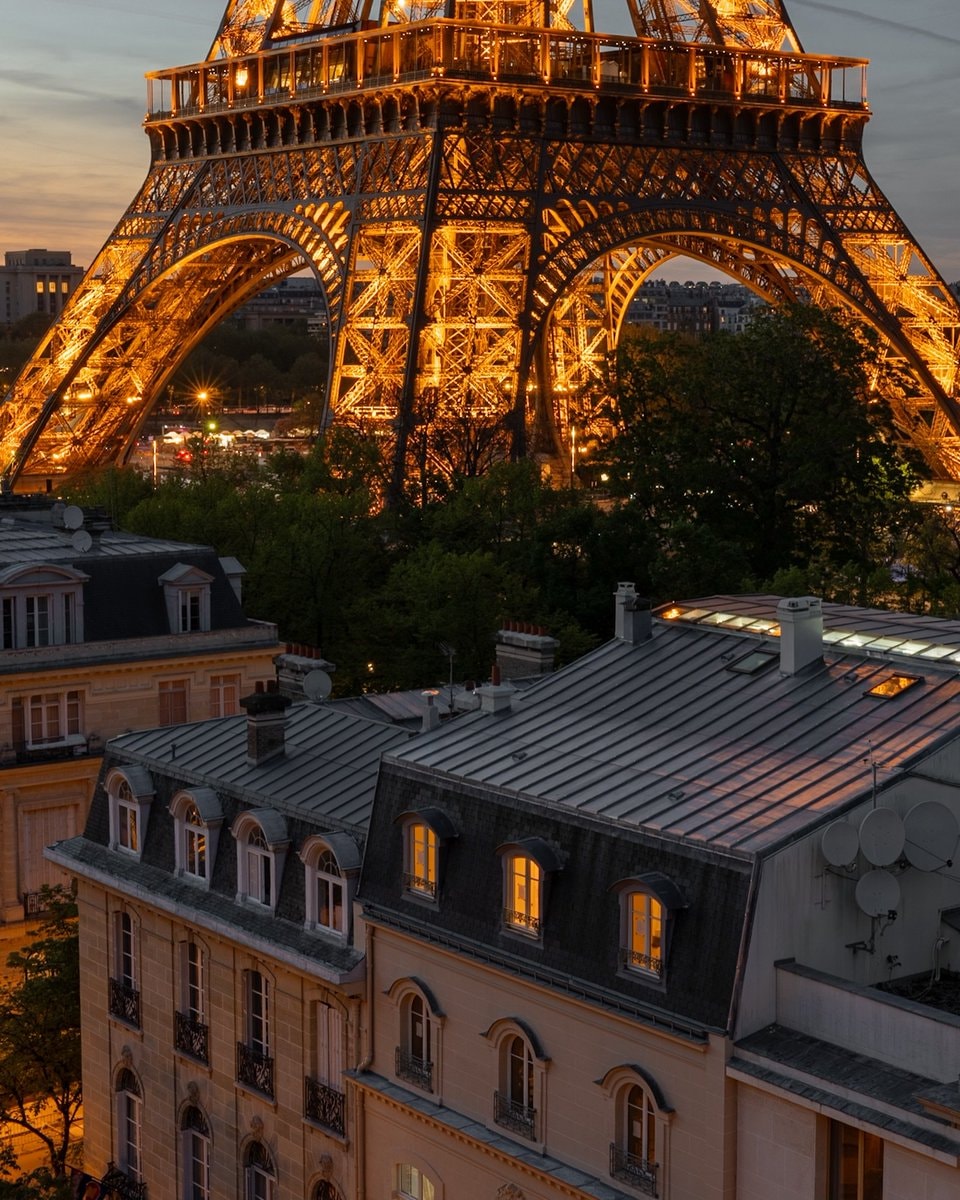 Eiffel Tower at dusk Paris (photo 2 of 2)