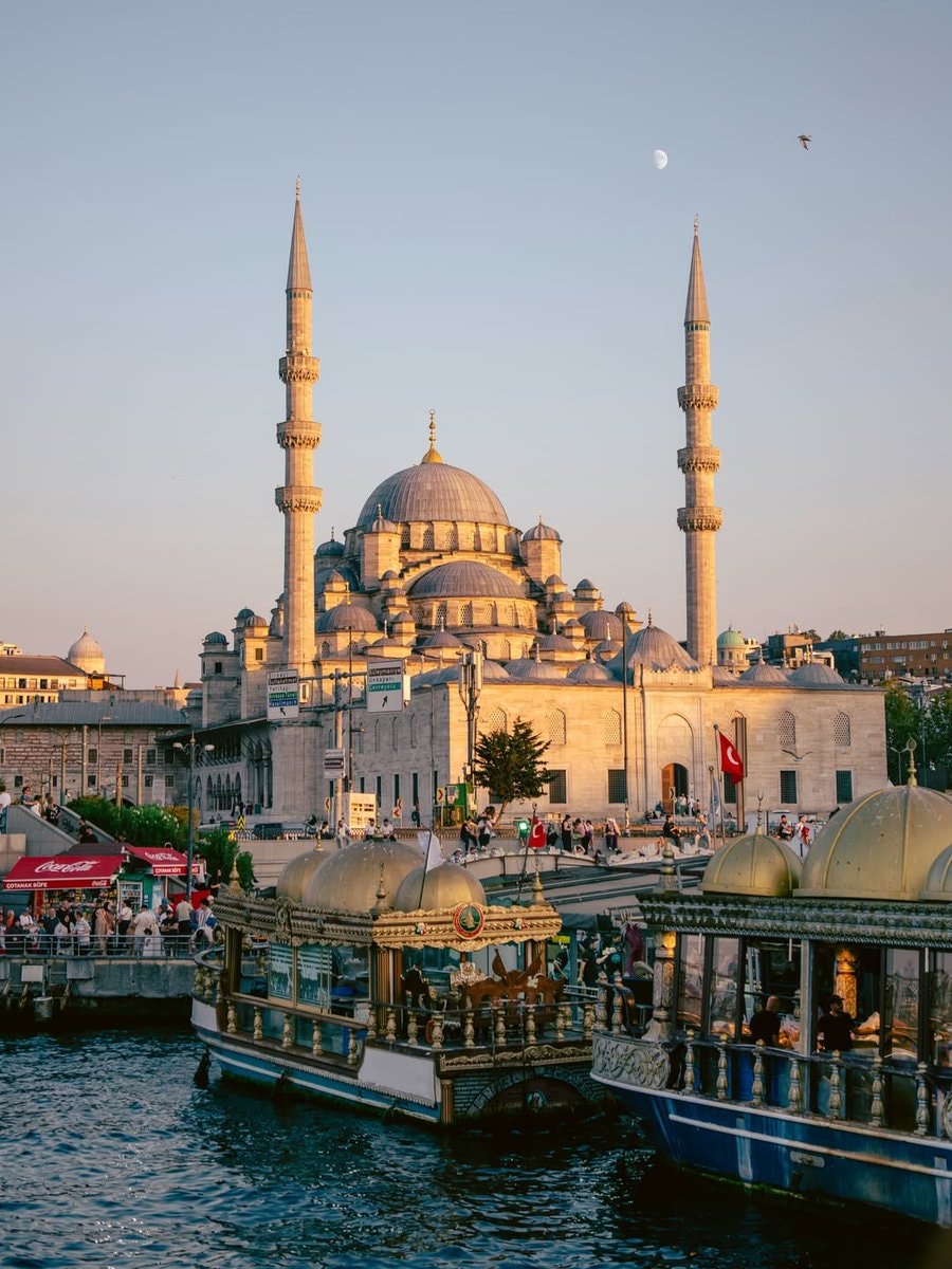 Istanbul mosques at dusk (photo 3 of 4)
