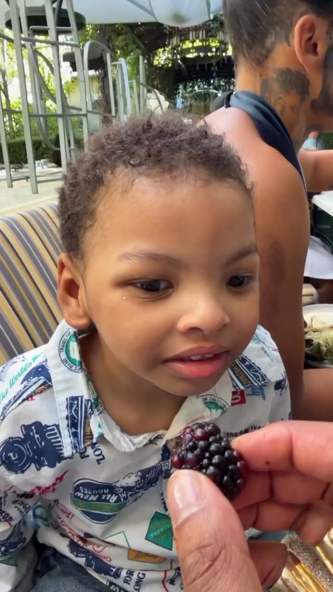 Blueface and Jr. blackberry moment