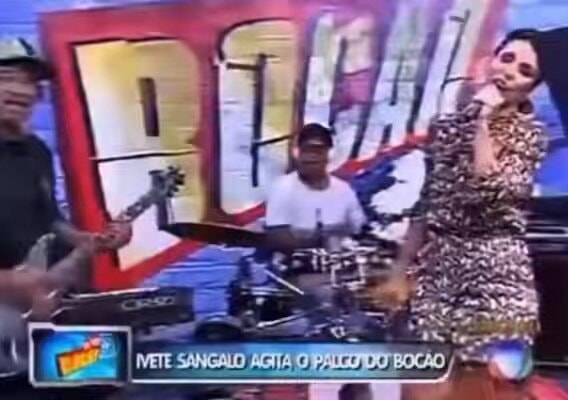 Ivete Sangalo agita o palco do Bocão