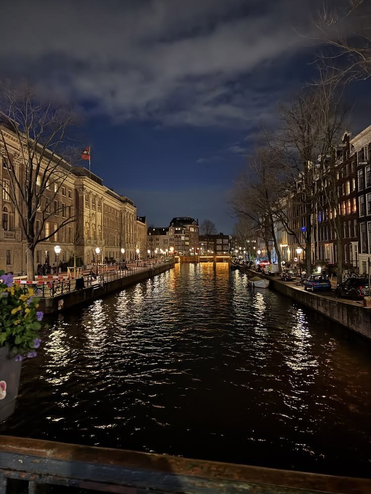 Amsterdam canals at dusk (photo 3 of 3)