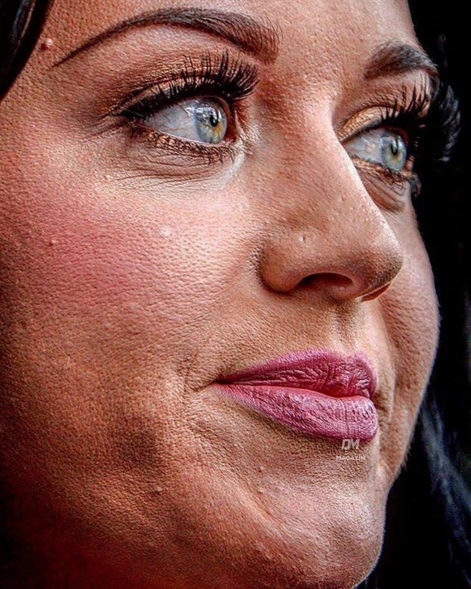 Katy Perry close-up beauty (photo 2 of 2)