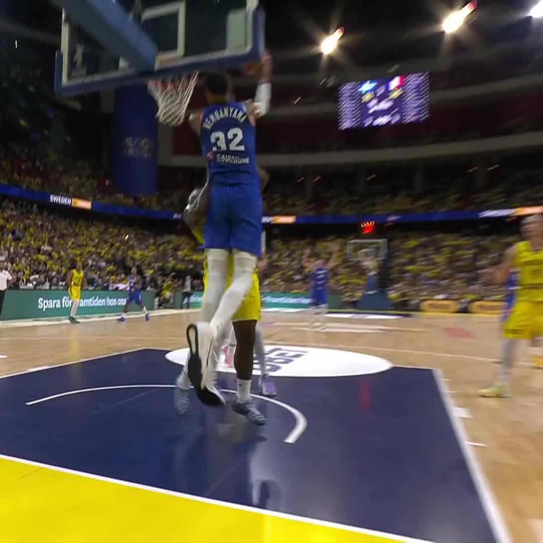 Victor Wembanyama dunk