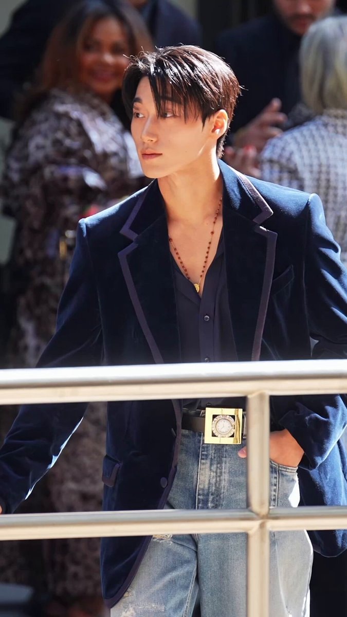San ATEEZ Milan fashion show
