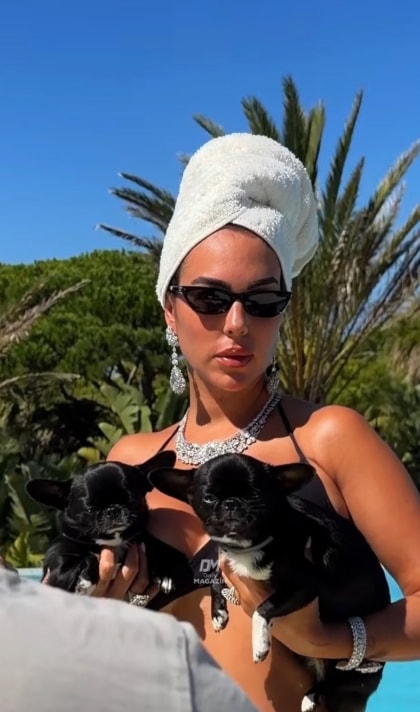 Georgina Rodríguez pool poses with dogs (photo 2 of 2)