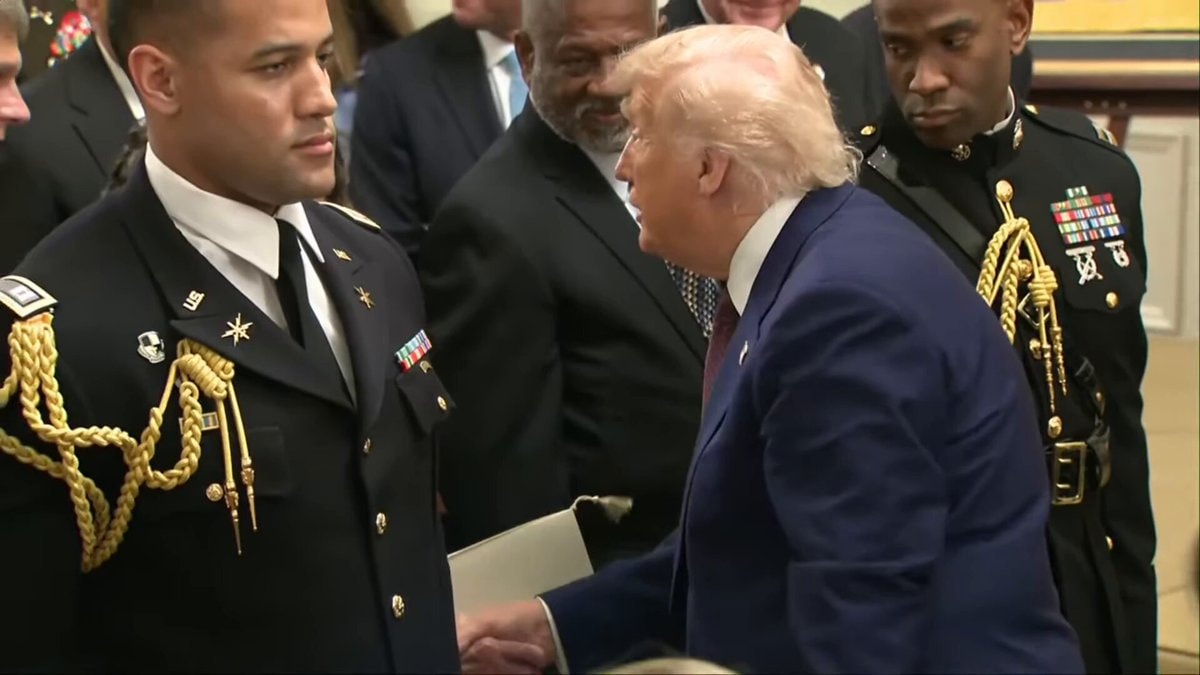 Trump honors military heroes at White House
