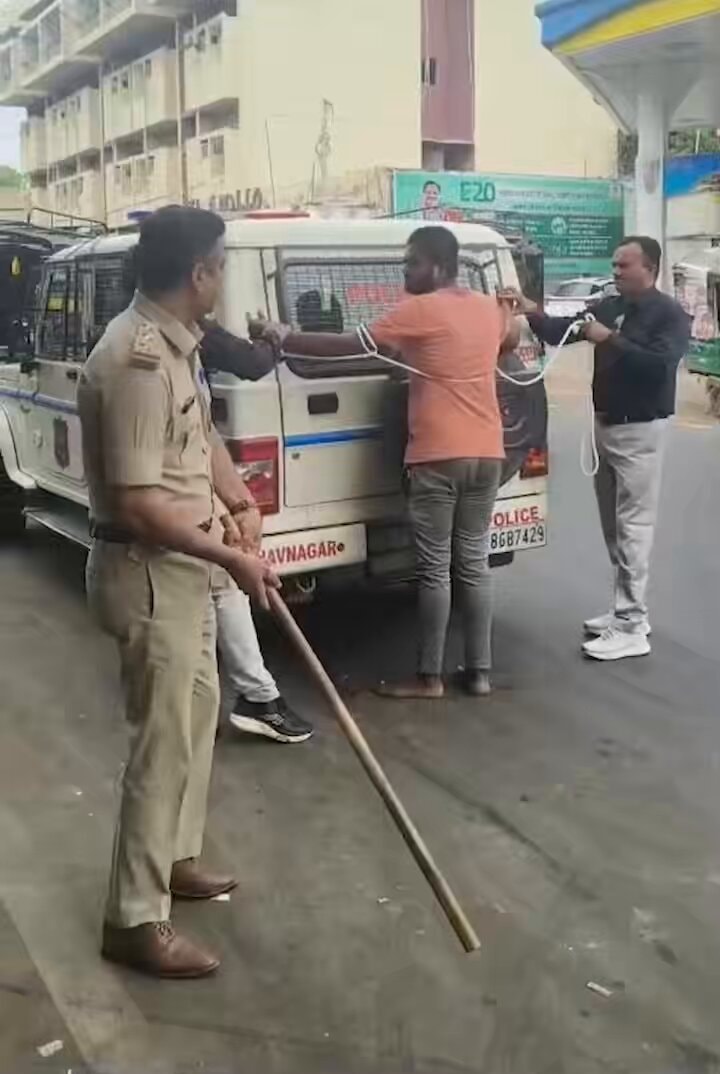 India police beating suspect stick