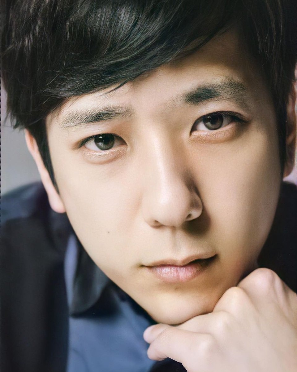 Satoshi Ohno vintage camera portrait (photo 4 of 4)