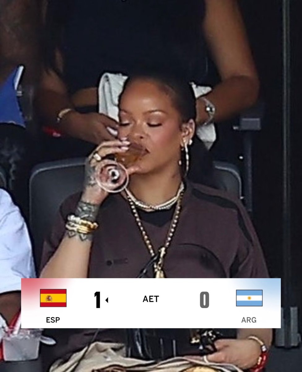 Rihanna at FIFA World Cup finals (photo 2 of 2)
