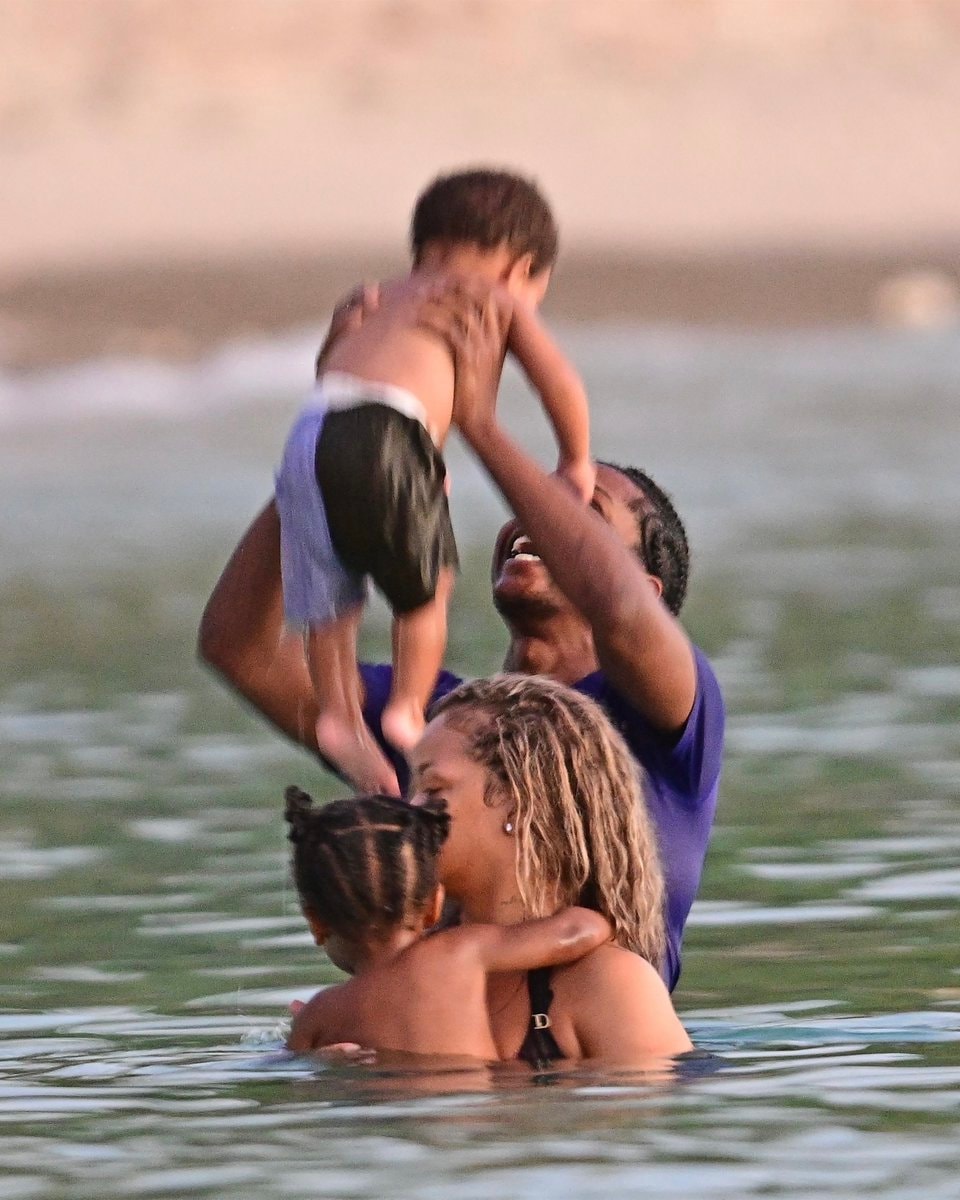 Rihanna parenting philosophy (photo 2 of 3) Rihanna parenting philosophy (photo 2 of 3)
