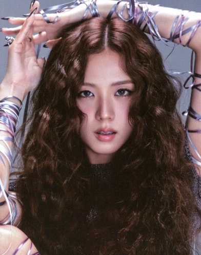 Lisa Jisoo comeback update (photo 2 of 2)