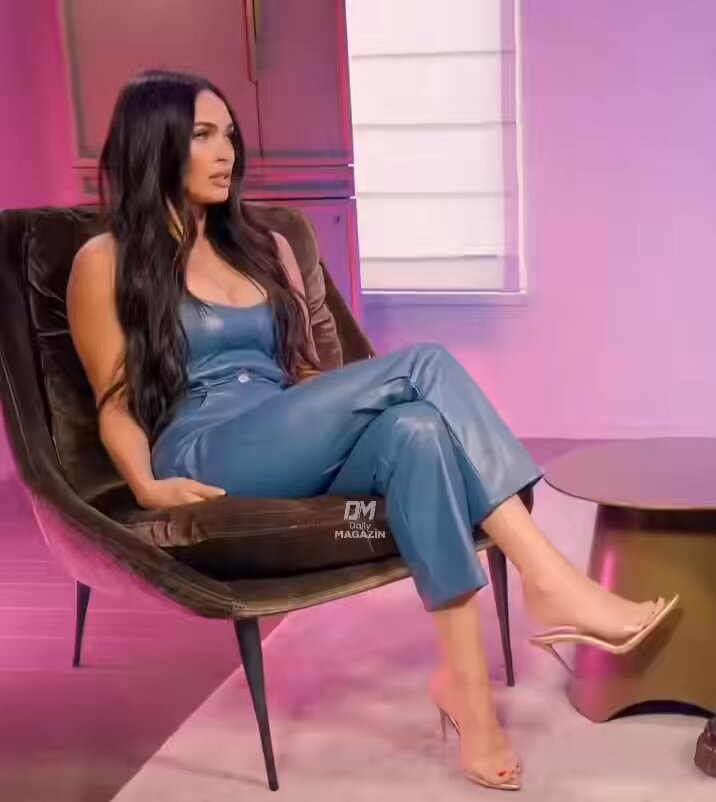 Megan Fox feet trend
