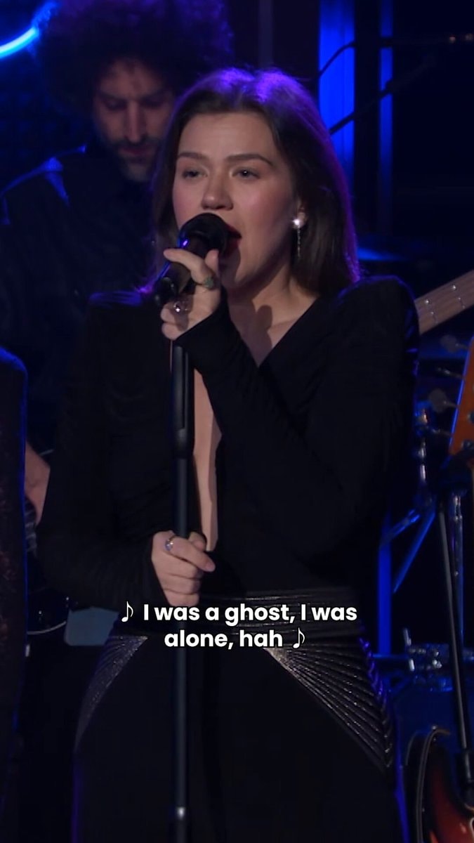 Kelly Clarkson Golden performance