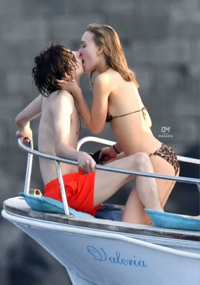Kylie Jenner Timothée Chalamet boat photos (photo 2 of 2)
