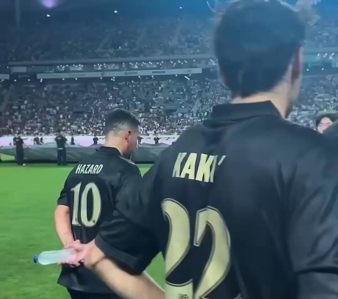Hazard and Kaká on the pitch