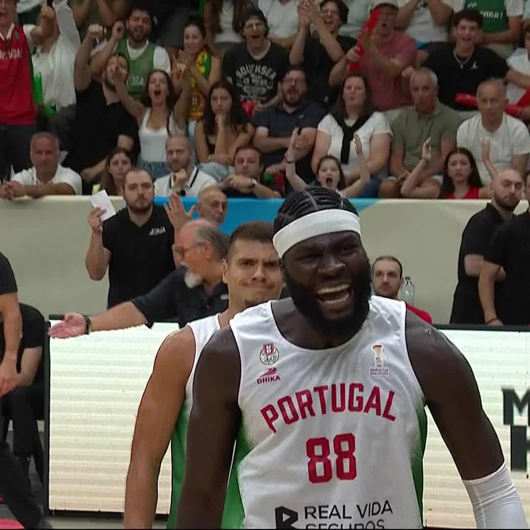 Neemias Queta block vs Goga Bitadze