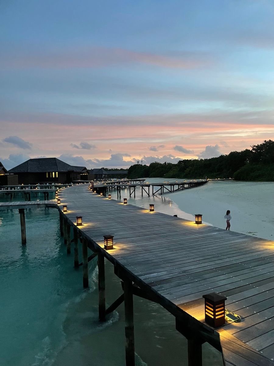 Maldives summer resort sunset (photo 2 of 2)