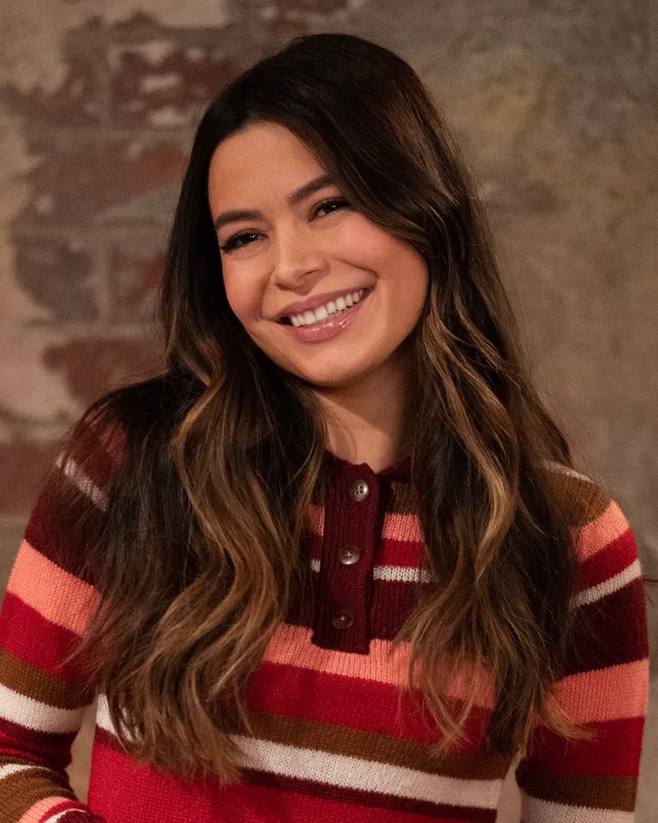 Quinta Brunson on Miranda Cosgrove (photo 2 of 2)