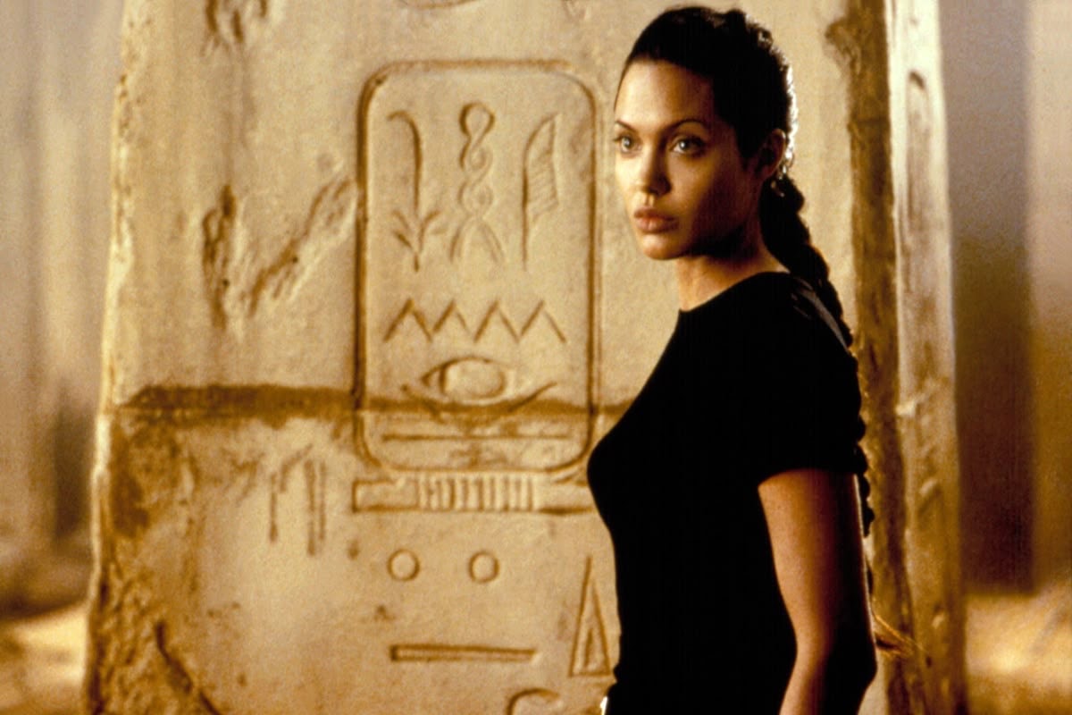 Angelina Jolie (photo 2 of 4)