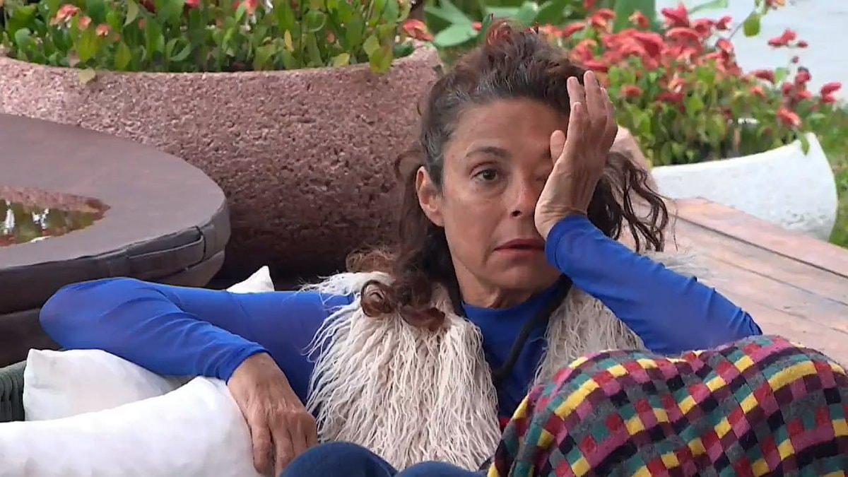 Giovanna emotional on #AFazenda