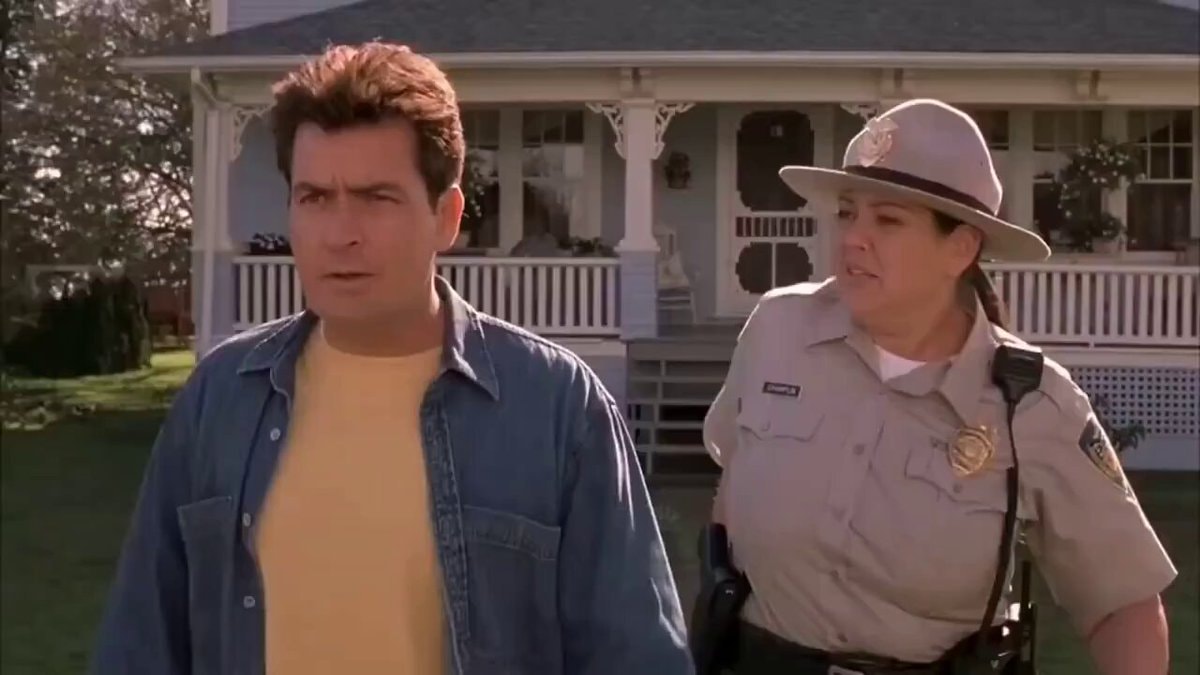Scary Movie 3 sheriff hat growing 🤣🤣