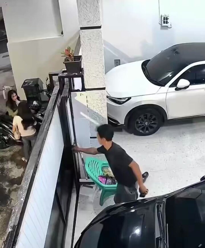 Dad tricks daughter with fake motion-activated garage door