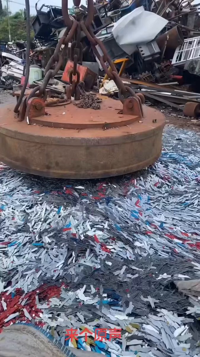 Giant industrial electromagnet 🧲