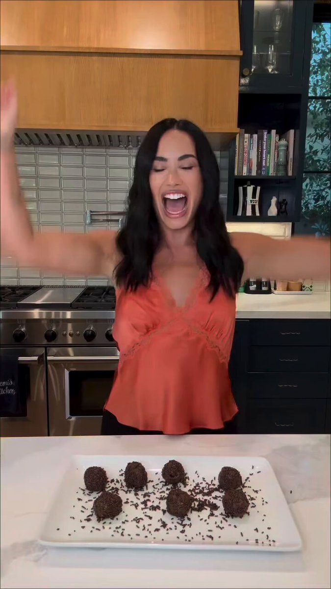 Demi Lovato makes brigadeiro in Brazil Demi Lovato makes brigadeiro in Brazil