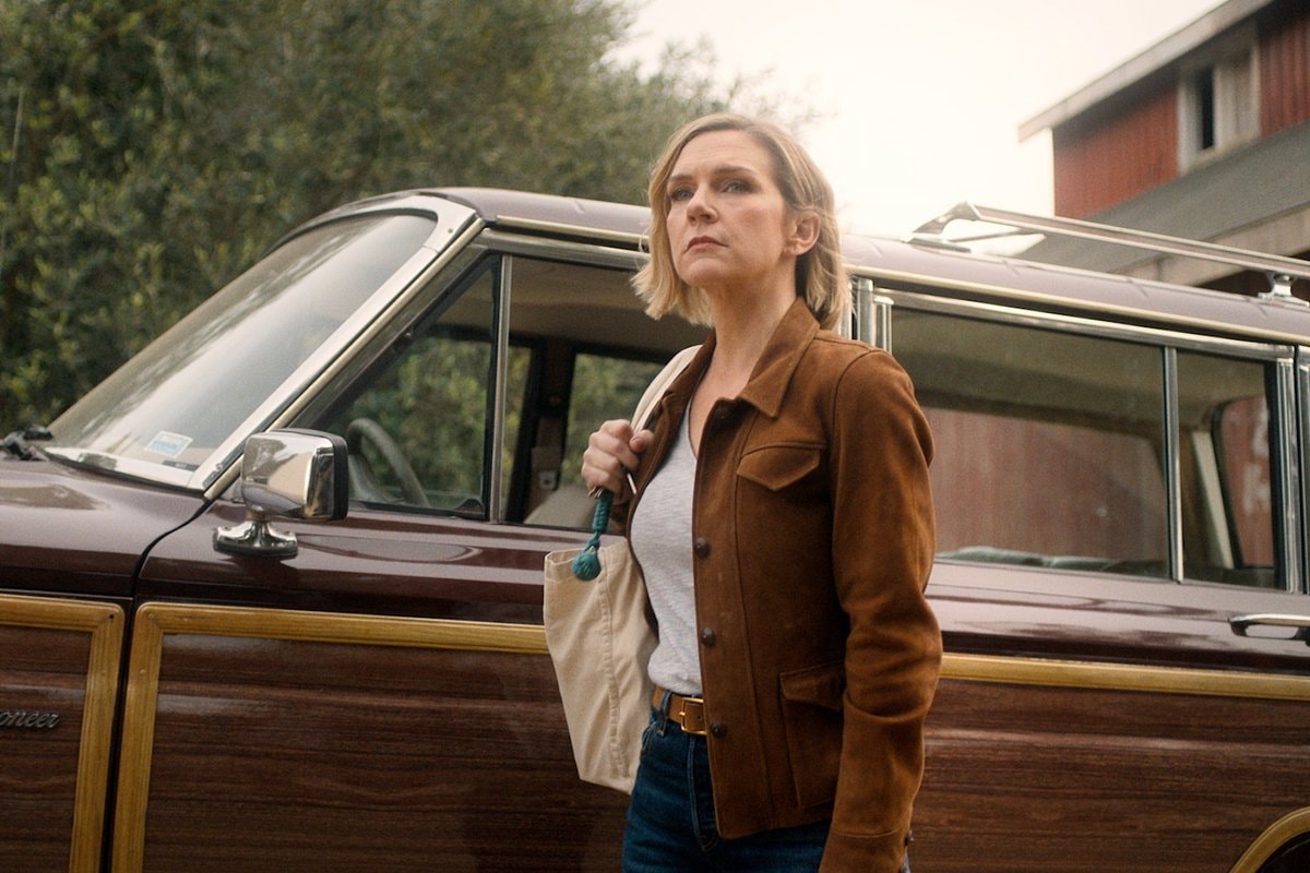 Rhea Seehorn and Owen Wilson in STICK Season 2