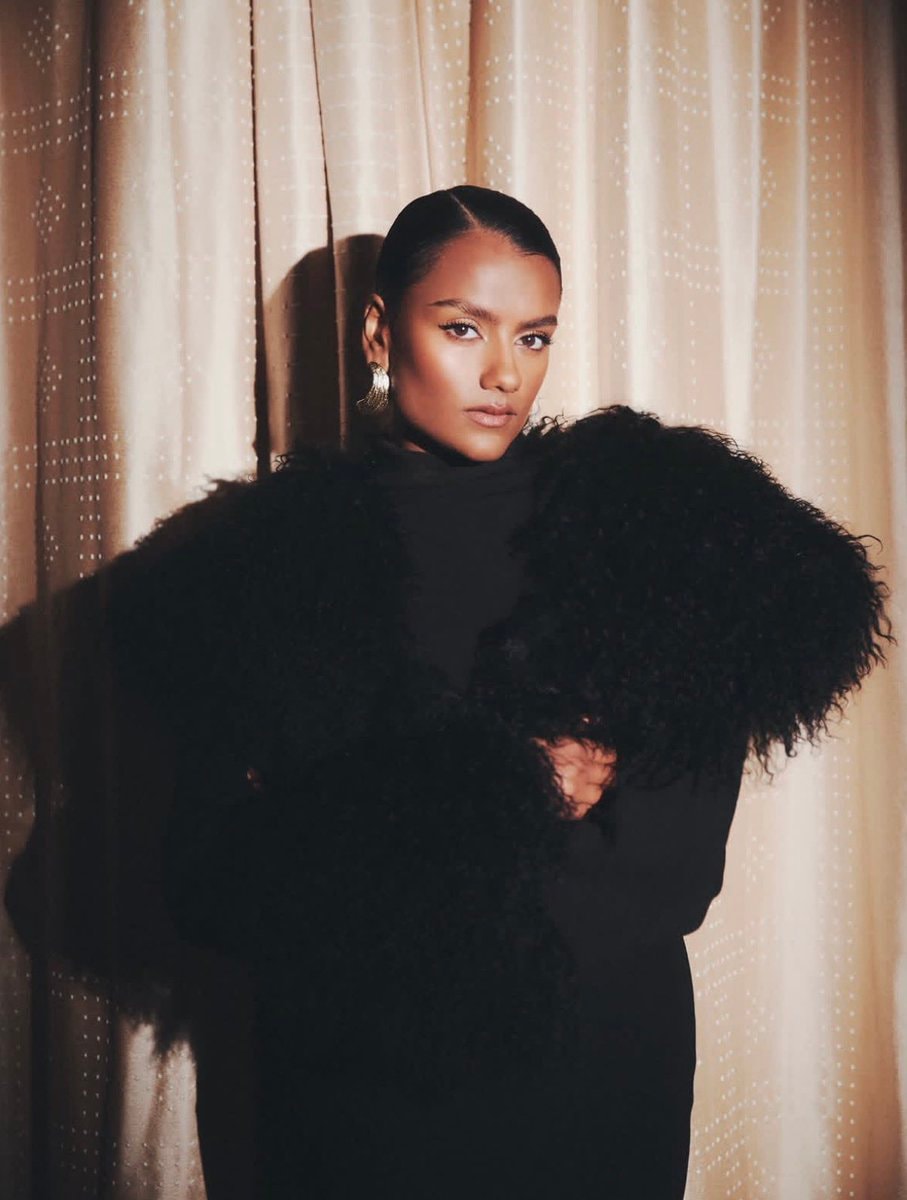 Simone Ashley ELLE UK Style Awards (photo 2 of 4)